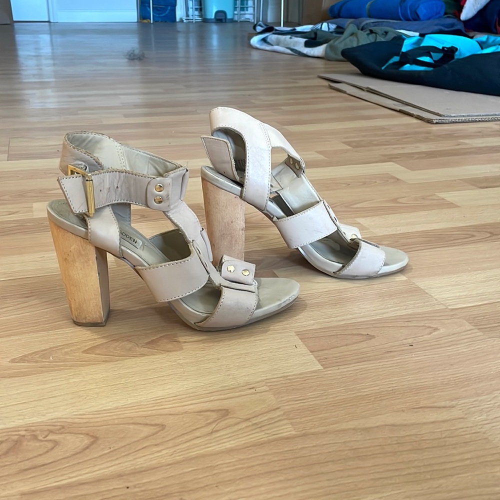 Lightly worn Steve Madden 7.5 block heel gladiator sandals